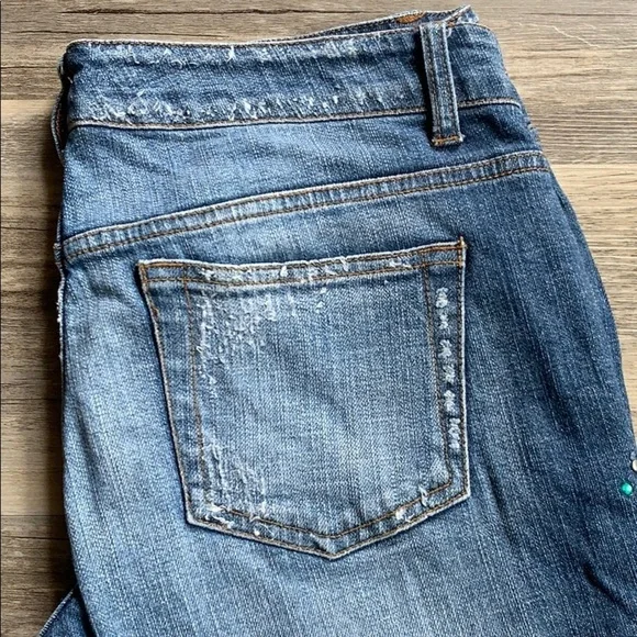 Women's Celebrity Pink Distressed And Studded With Stones Flare Bottom Jeans 28 - Picture 2 of 13